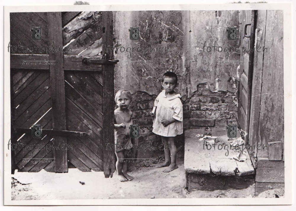 orginal Foto 2  Weltkrieg Ukraine Dnipropetrowsk Bevölkerung Kinder 1942 3