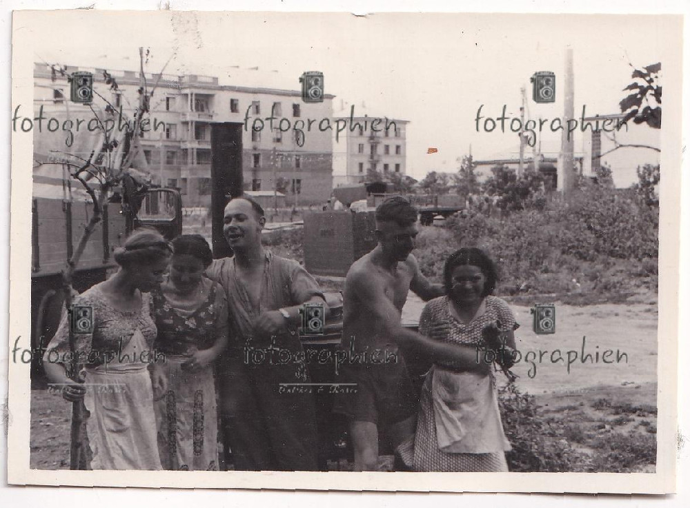 orginal Foto 2  Weltkrieg Ukraine Dnipropetrowsk Bevölkerung Frauen 1942 5