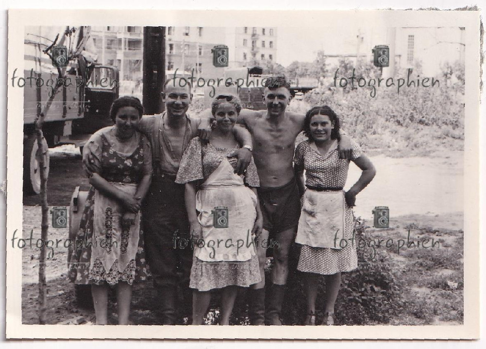 orginal Foto 2  Weltkrieg Ukraine Dnipropetrowsk Bevölkerung Frauen 1942 1
