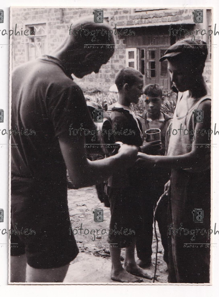 orginal Foto 2  Weltkrieg Ukraine Dnipropetrowsk Bevölkerung Kinder 1942 2