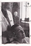 orginal Foto 2  Weltkrieg Ukraine Dnipropetrowsk Frisör Haarschnitt Mann 1942